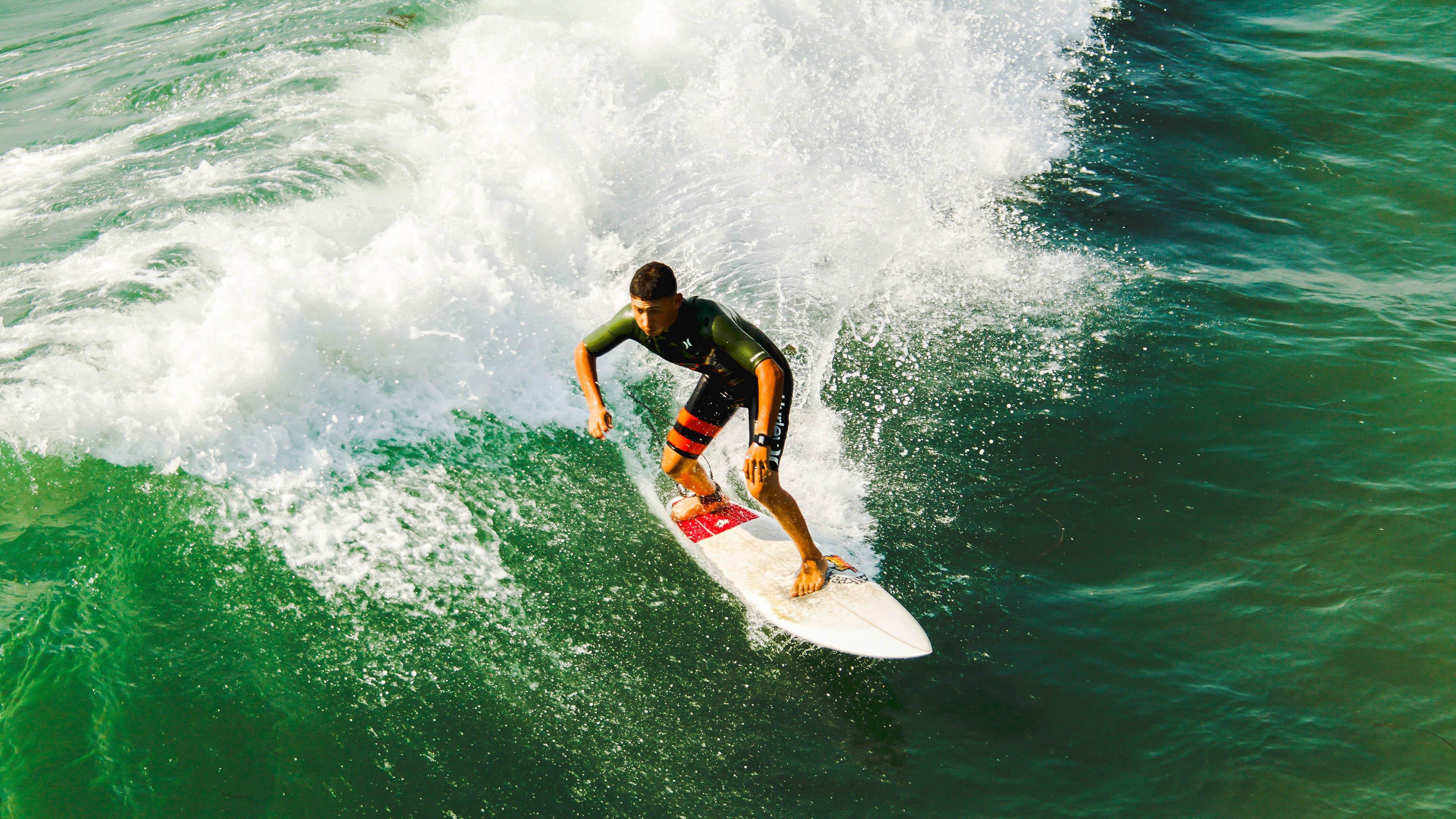 NBA总决赛激战正酣 凯尔特人与勇士上演巅峰对决
